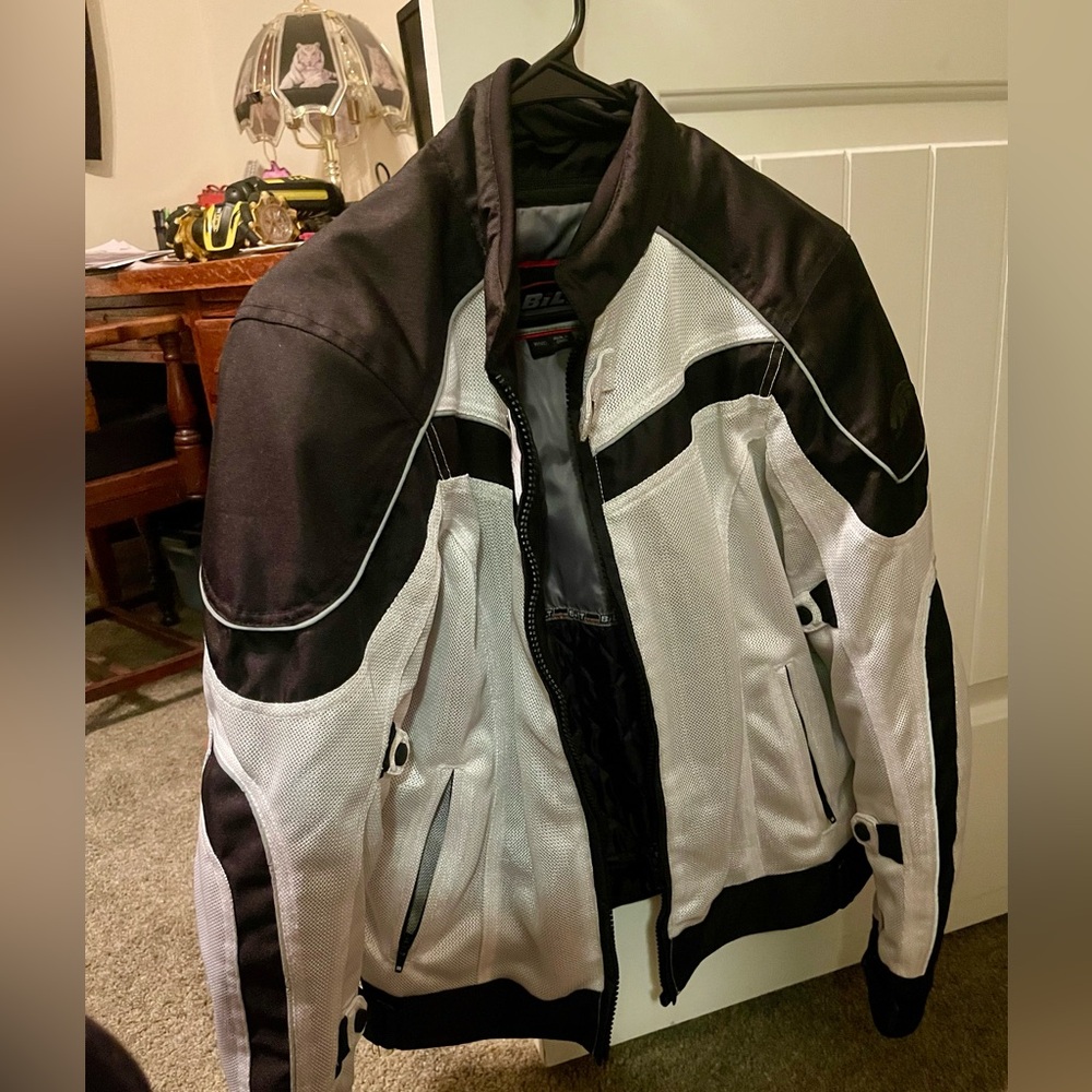 BILT woman’s motorcycle jacket/ size M